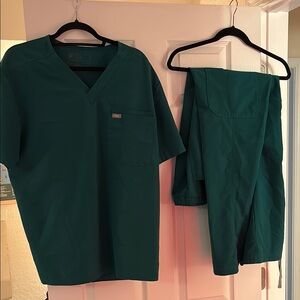 Figs Men's Scrub Set in dark green